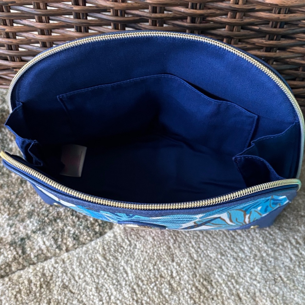 NWT Lilly Pulitzer Blue and White Pouch - Picture 8 of 12